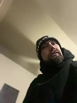 Snapshot of Fuckboy4public chatting on 12.25.24 Fuckboy4public online show from 12.25.24