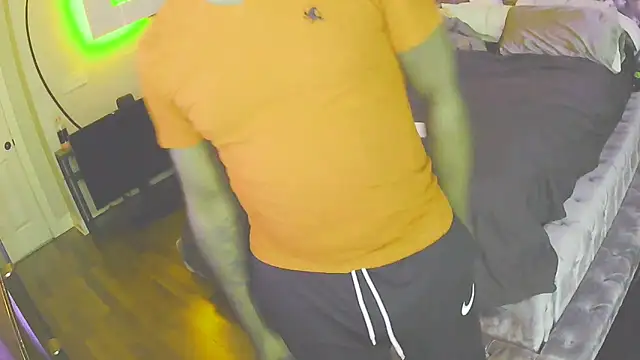 Snapshot of Bignc chatting on 11.08.25 Bignc online show from 11.08.25