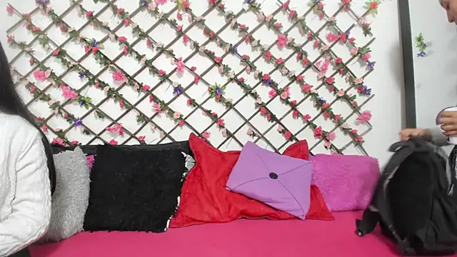 Snapshot of abby_eemily chatting on 02.21.25 abby eemily online show from 02.21.25