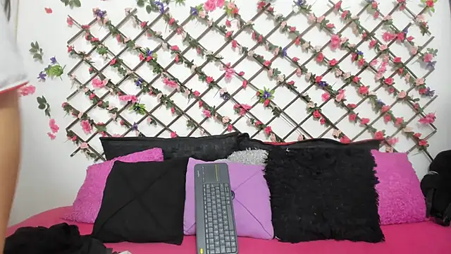 Snapshot of abby_eemily chatting on 03.07.25 abby eemily online show from 03.07.25