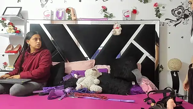 Snapshot of abby_eemily chatting on 09.09.25 abby eemily online show from 09.09.25