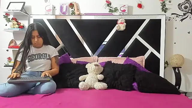 Snapshot of abby_eemily chatting on 09.13.25 abby eemily online show from 09.13.25