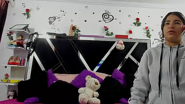 Snapshot of abby_eemily chatting on 10.15.25 abby eemily online show from 10.15.25