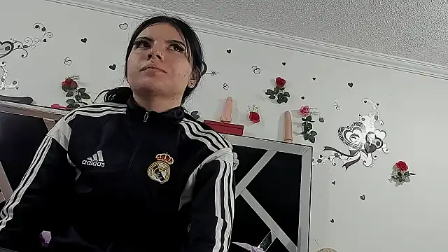 Snapshot of abby_eemily chatting on 10.24.25 abby eemily online show from 10.24.25