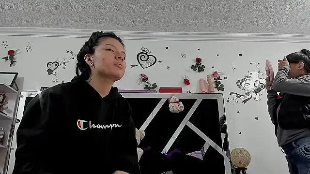 Snapshot of abby_eemily chatting on 10.29.25 abby eemily online show from 10.29.25