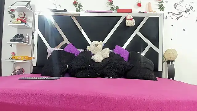 Snapshot of abby_eemily chatting on 11.04.25 abby eemily online show from 11.04.25