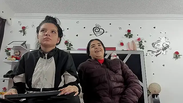 Snapshot of abby_eemily chatting on 11.05.25 abby eemily online show from 11.05.25