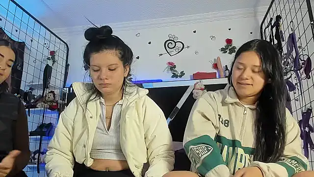 Snapshot of abby_eemily chatting on 11.14.25 abby eemily online show from 11.14.25