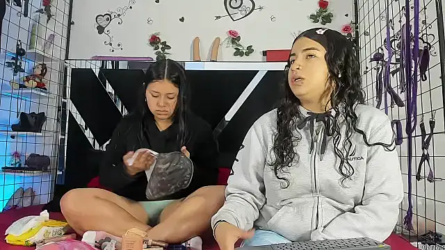 Snapshot of abby_eemily chatting on 11.26.25 abby eemily online show from 11.26.25