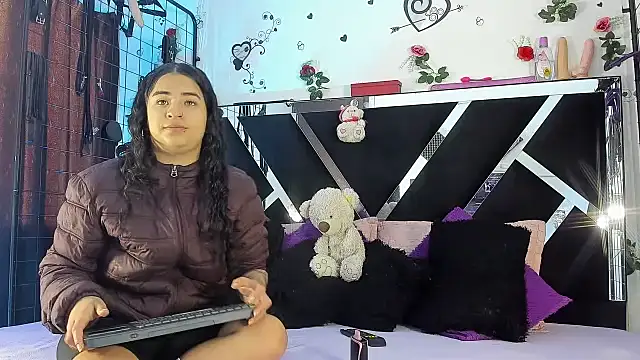 Snapshot of abby_eemily chatting on 12.05.25 abby eemily online show from 12.05.25