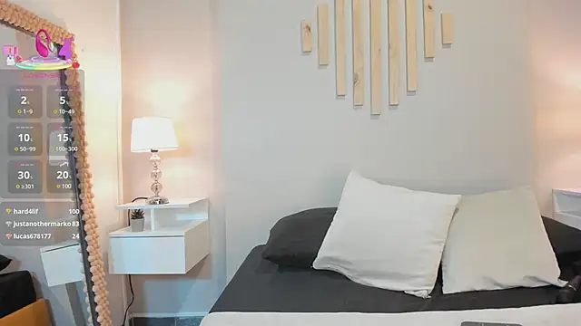 Julia Martinez  online show from 03.19.25