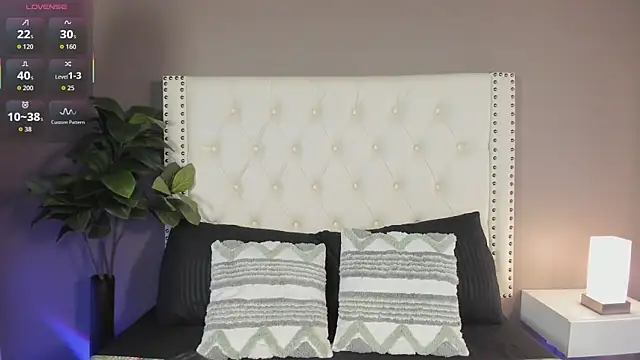 Julia Martinez  online show from 08.07.26