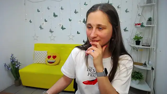 Snapshot of MichelLeee chatting on 05.12.26 MichelLeee online show from 05.12.26