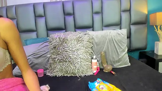 Snapshot of AshleyHill2 chatting on 02.18.25 AshleyHill2 online show from 02.18.25