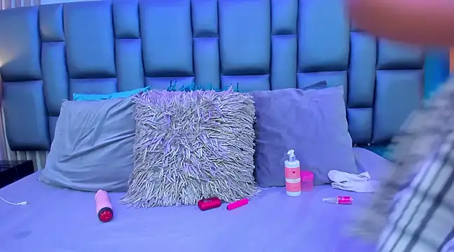 Snapshot of AshleyHill2 chatting on 02.19.25 AshleyHill2 online show from 02.19.25