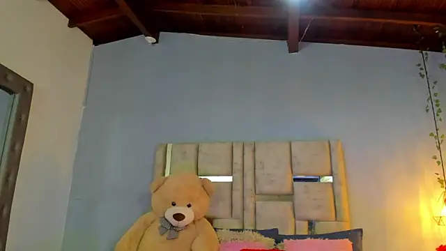 Snapshot of AshleyHill2 chatting on 09.12.25 AshleyHill2 online show from 09.12.25