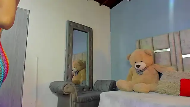 Snapshot of AshleyHill2 chatting on 09.13.25 AshleyHill2 online show from 09.13.25