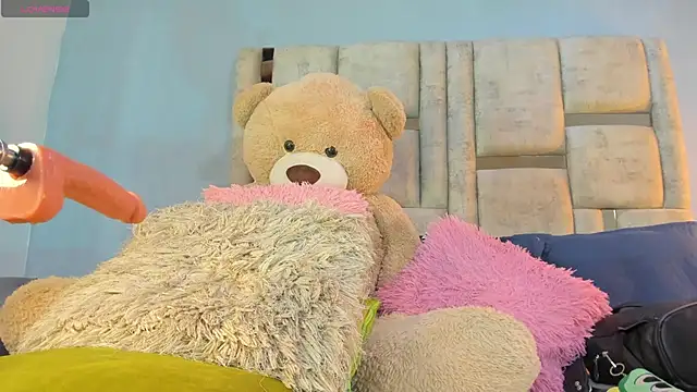 Snapshot of AshleyHill2 chatting on 09.19.25 AshleyHill2 online show from 09.19.25