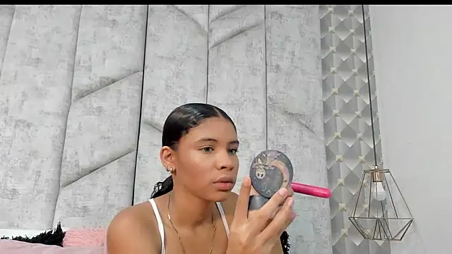 Snapshot of AshleyHill2 chatting on 12.14.25 AshleyHill2 online show from 12.14.25