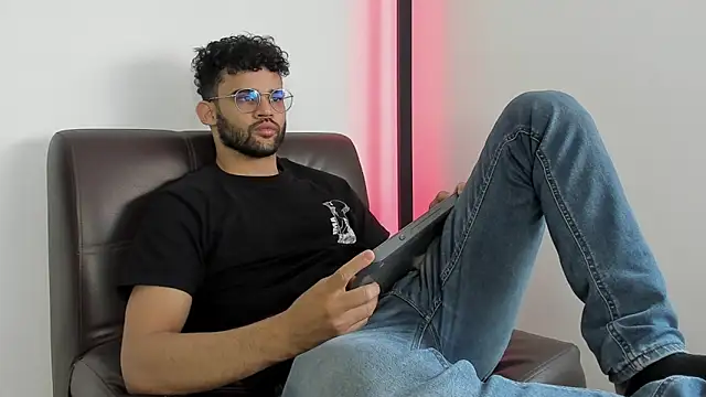 Snapshot of andrewChris_ chatting on 09.16.25 andrewChris  online show from 09.16.25