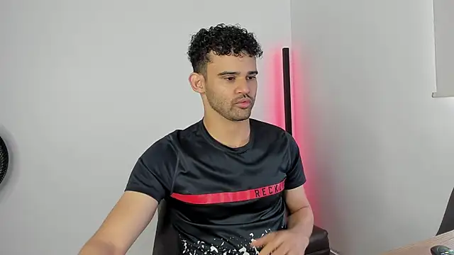 Snapshot of andrewChris_ chatting on 09.18.25 andrewChris  online show from 09.18.25