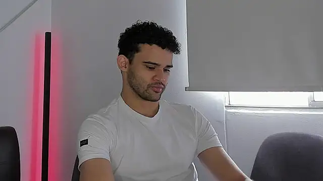 Snapshot of andrewChris_ chatting on 10.06.25 andrewChris  online show from 10.06.25