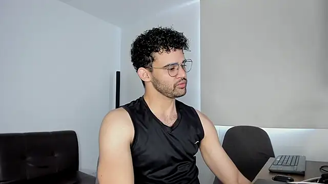 Snapshot of andrewChris_ chatting on 10.24.25 andrewChris  online show from 10.24.25