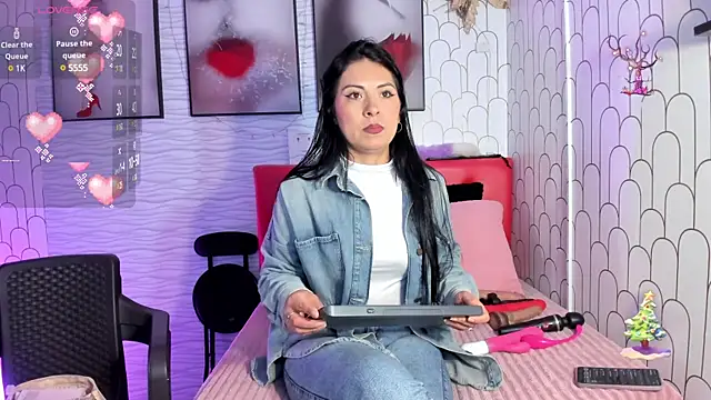 Ella Rousse online show from 01.06.25