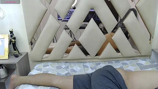 Snapshot of AndrewPherson chatting on 01.04.25 AndrewPherson online show from 01.04.25