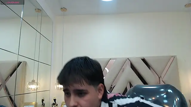 Snapshot of AndrewPherson chatting on 01.29.25 AndrewPherson online show from 01.29.25