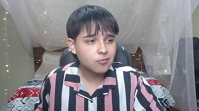 Snapshot of AndrewPherson chatting on 02.06.25 AndrewPherson online show from 02.06.25