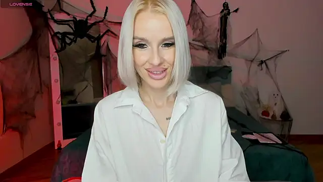 Lana kitty   online show from 10.26.25