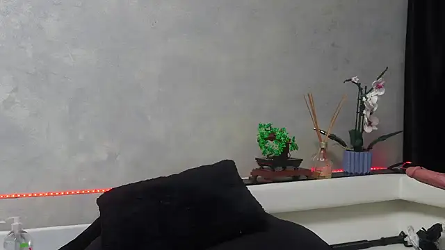 Snapshot of SquirtyFit_Devil chatting on 12.27.24 SquirtyFit Devil online show from 12.27.24