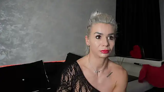 Snapshot of SquirtyFit_Devil chatting on 01.26.25 SquirtyFit Devil online show from 01.26.25