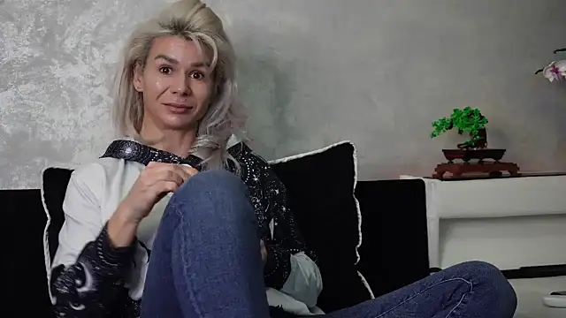 Snapshot of SquirtyFit_Devil chatting on 02.16.25 SquirtyFit Devil online show from 02.16.25