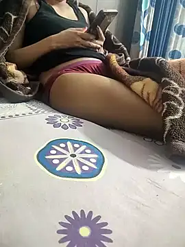 Snapshot of shalini_fire chatting on 12.24.24 shalini fire online show from 12.24.24