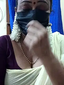 Snapshot of rekha_naier chatting on 12.20.25 rekha naier online show from 12.20.25