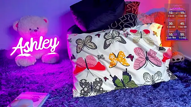 Snapshot of 1Ashley_ chatting on 11.22.25 1Ashley online show from 11.22.25