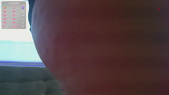 Snapshot of Little_maeve chatting on 09.25.25 Little maeve online show from 09.25.25