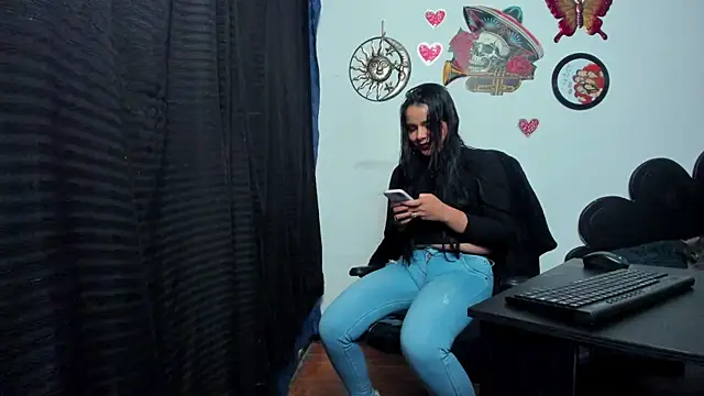 Snapshot of thakytona chatting on 12.12.24 thakytona online show from 12.12.24