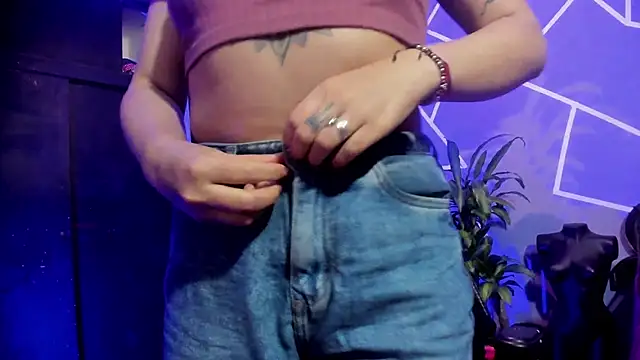 Snapshot of thakytona chatting on 11.18.25 thakytona online show from 11.18.25