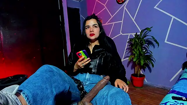 Snapshot of thakytona chatting on 11.30.25 thakytona online show from 11.30.25