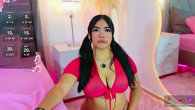 Snapshot of AllissonJames chatting on 12.05.25 AllissonJames online show from 12.05.25