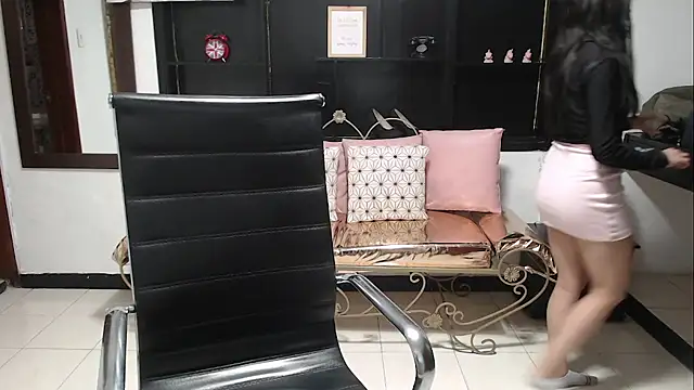 Angela Diaz  online show from 12.23.24