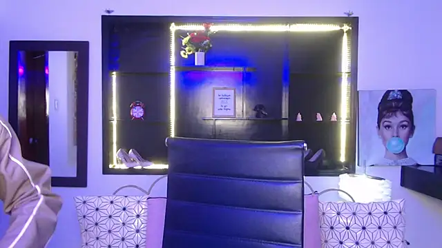 Angela Diaz  online show from 01.09.25