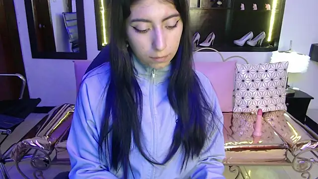 Angela Diaz  online show from 01.21.25