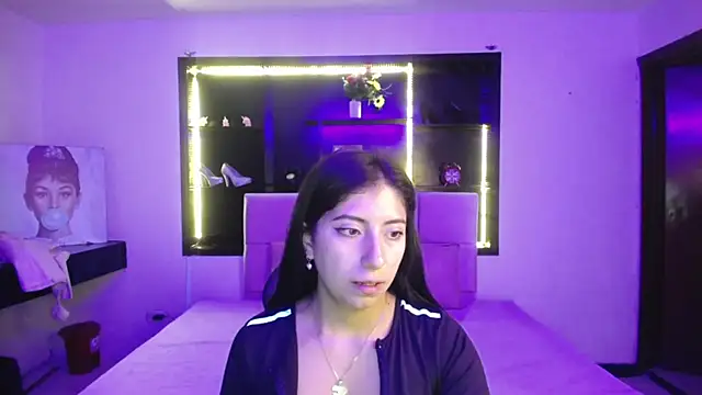 Angela Diaz  online show from 01.31.25