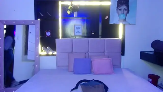 Angela Diaz  online show from 02.06.25