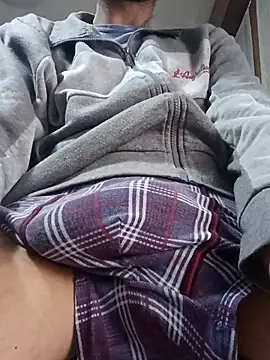 Snapshot of dariodario chatting on 10.31.25 dariodario online show from 10.31.25