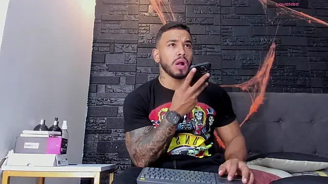 Snapshot of bruno_miller_ chatting on 10.26.25 bruno miller online show from 10.26.25